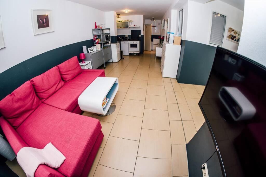 Sunny Apartment At Rostock - Pink エクステリア 写真