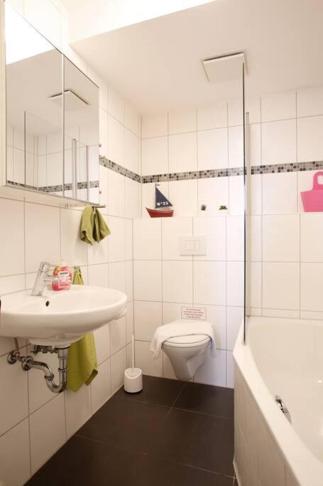 Sunny Apartment At Rostock - Pink エクステリア 写真