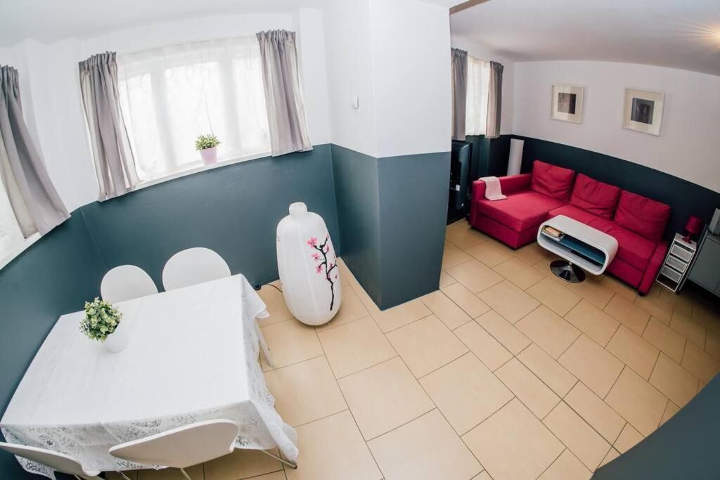 Sunny Apartment At Rostock - Pink エクステリア 写真