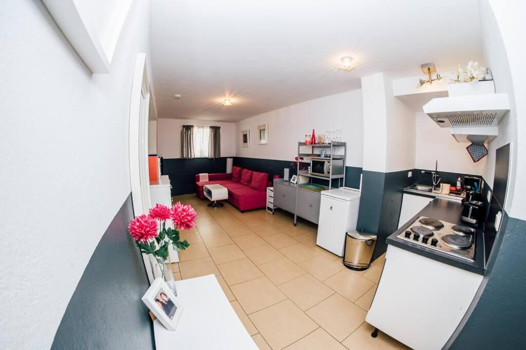 Sunny Apartment At Rostock - Pink エクステリア 写真