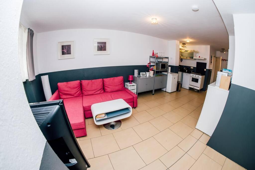 Sunny Apartment At Rostock - Pink エクステリア 写真